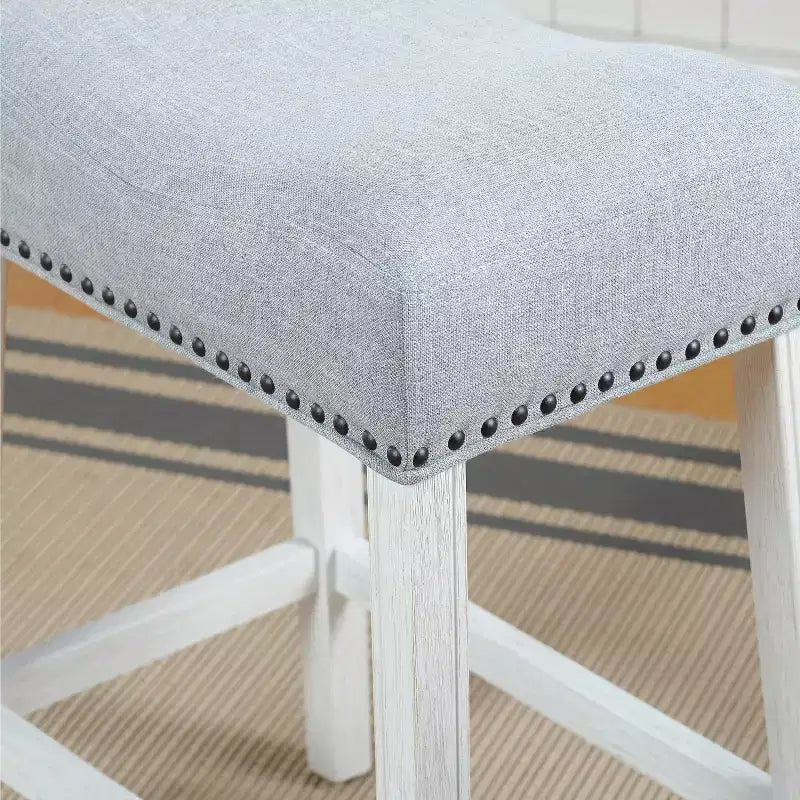 Sgabelli imbottiti da bancone Roundhill Furniture CoCo - Sedile a sella, finitura bianco anticato, tessuto grigio, set da 2