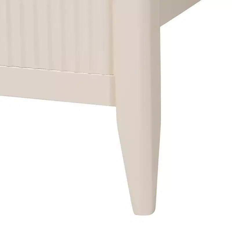 Set da camera da letto a 4 pezzi Baxton Studio Primrose Mid-Century in legno scanalato avorio