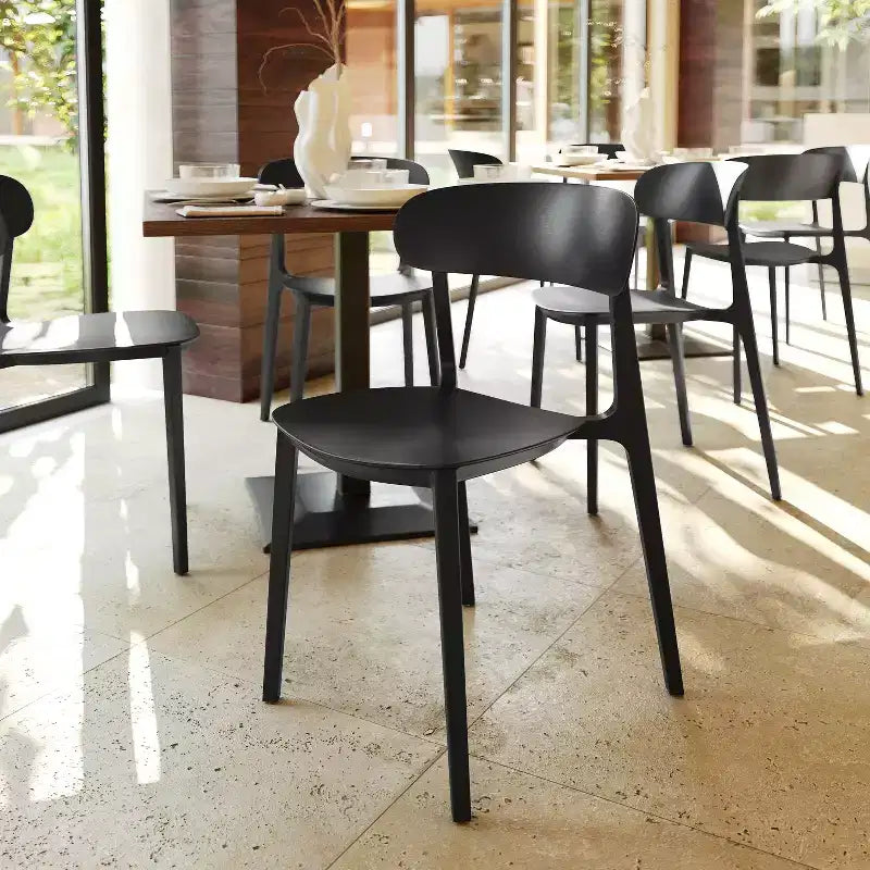 Flash Furniture Sedia da esterni e interni impilabile Dover con schienale curvo, sedia commerciale in resina per tutte le stagioni