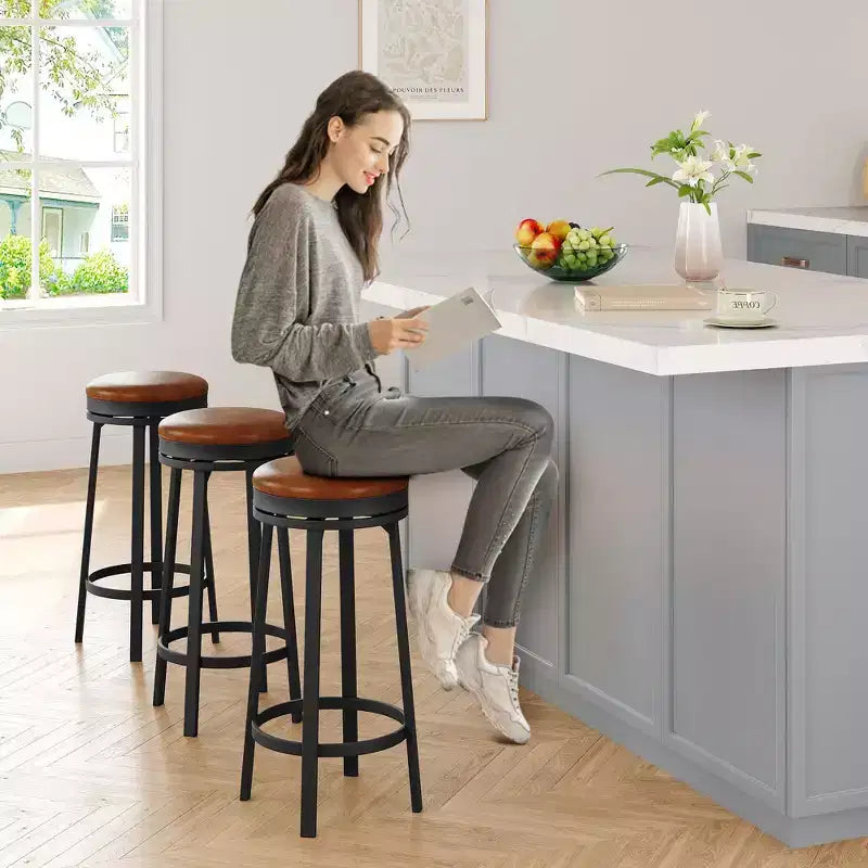 Sgabelli da bar girevoli da 30" (76 cm) set da 4 con poggiapiedi, moderni sgabelli da bancone con rivestimento in pelle PU e struttura in metallo, sgabelli da bar rotondi senza schienale