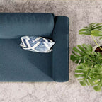 Divano in lana d'agnello con design aerodinamico, morbido materiale in lana d'agnello, seduta confortevole, struttura resistente, stile elegante