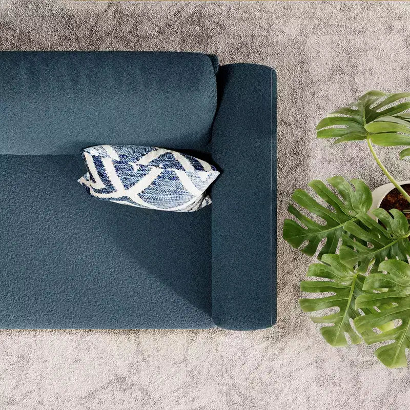Divano in lana d'agnello con design aerodinamico, morbido materiale in lana d'agnello, seduta confortevole, struttura resistente, stile elegante