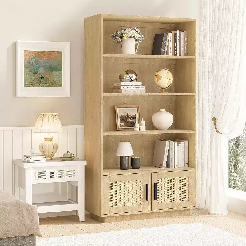Libreria a 5 Ripiani in Legno con Ante in Rattan - Scaffale Boho Alto 160 cm con Mobile Contenitore in Legno Naturale e Rattan Intrecciato