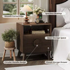 1/2 pz Comodino Moderno, Tavolino Laterale Incassato con 2 Cassetti e Ripiani Aperti, Comodino in Legno, Tavolino da Divano per Soggiorno Camera da Letto Divano