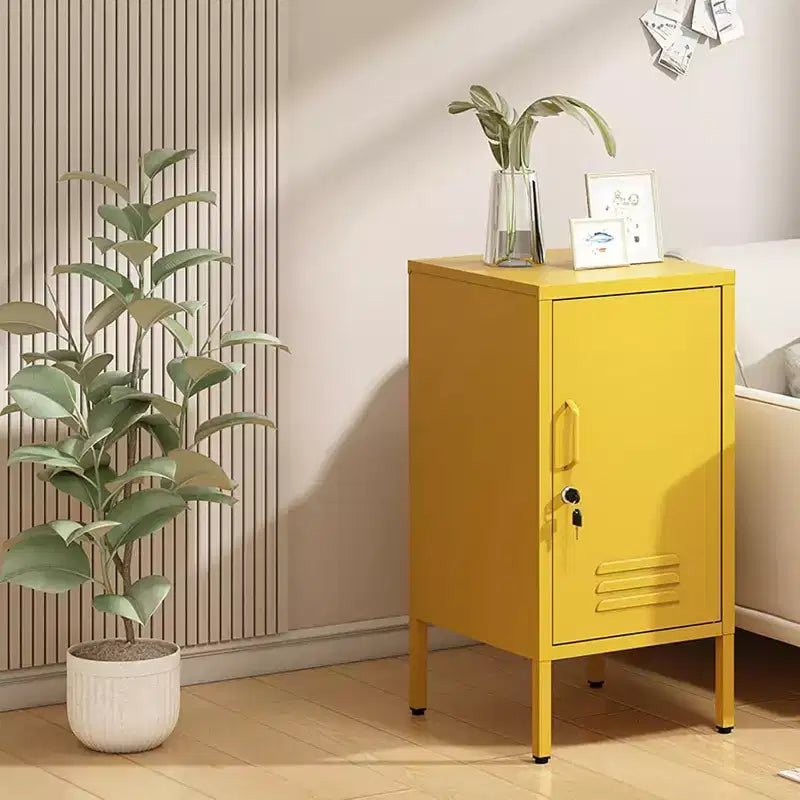 Tavolino Comodino in Metallo con Ante, Tavolino Laterale Moderno Minimalista con 2 Ripiani Regolabili, Design Antiribaltamento, Armadietto Multiuso per Soggiorno Camera da Letto