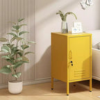 Tavolino Comodino in Metallo con Ante, Tavolino Laterale Moderno Minimalista con 2 Ripiani Regolabili, Design Antiribaltamento, Armadietto Multiuso per Soggiorno Camera da Letto