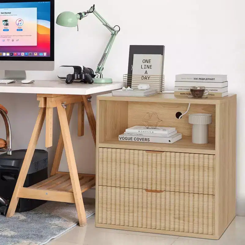Comodino Fluted Farmhouse con Stazione di Ricarica, Comodino Moderno Mid-Century da 23", Tavolino con 2 Cassetti, Set di Tavolini in Legno per Divano e Camera da Letto