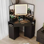 Scrivania angolare da trucco con specchio illuminato e stazione di ricarica, design scanalato, 3 cassetti, armadietti, ripiani aperti, toletta in legno per camera da letto