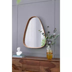 Specchio da parete irregolare 30 x 38 pollici con cornice in legno