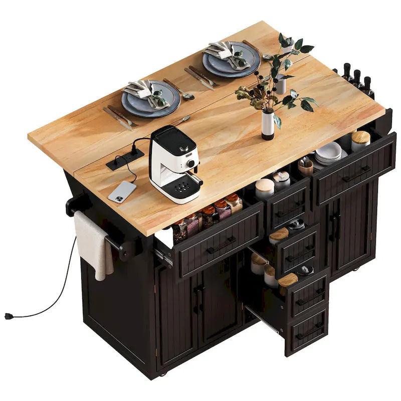 Isola da Cucina con Ruote, Ante a Ribalta e Presa Elettrica, Isola da Cucina da 56,5" con 4 Ante, 5 Cassetti Profondi