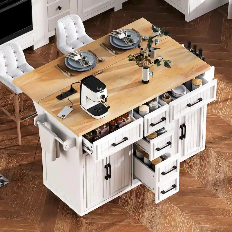 Isola da Cucina con Ruote, Ante a Ribalta e Presa Elettrica, Isola da Cucina da 56,5" con 4 Ante, 5 Cassetti Profondi