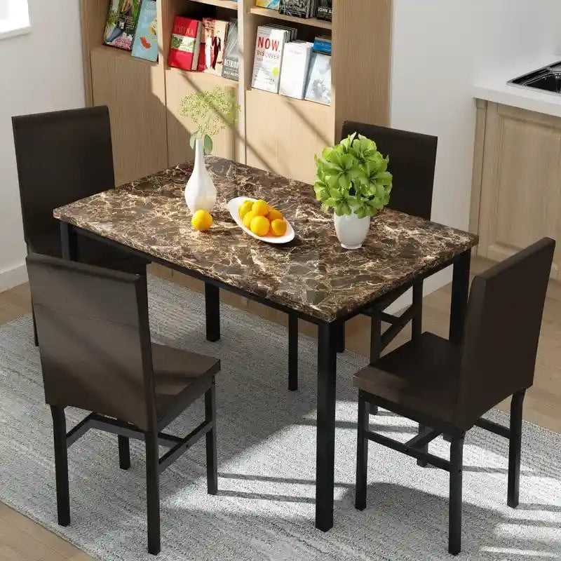 Set da pranzo Mieres 5 pezzi con tavolo in finto marmo e 4 sedie imbottite in pelle PU