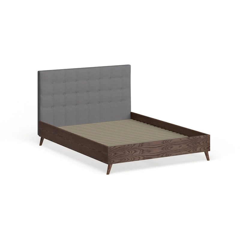 Letto a piattaforma Carson Carrington Harjavalta grigio imbottito in legno di noce in stile Mid-Century