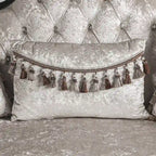 Furniture of America Clarissa Traditional Arm Chair with Button Tufted Back and Accent Pillow