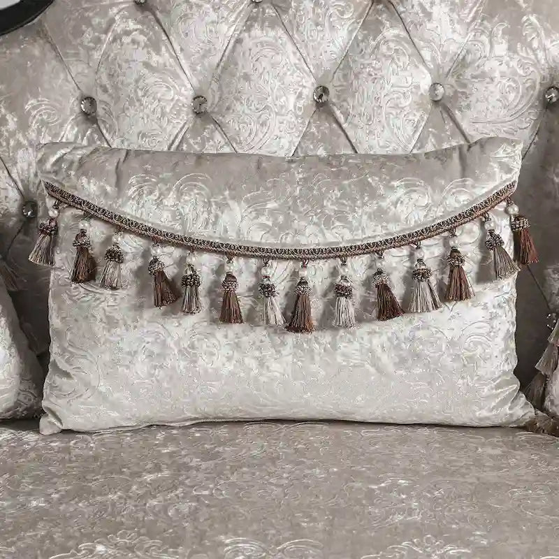 Furniture of America Clarissa Traditional Arm Chair with Button Tufted Back and Accent Pillow