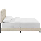 Letto matrimoniale Dayton King Size in tessuto beige con testiera trapuntata a bottoni