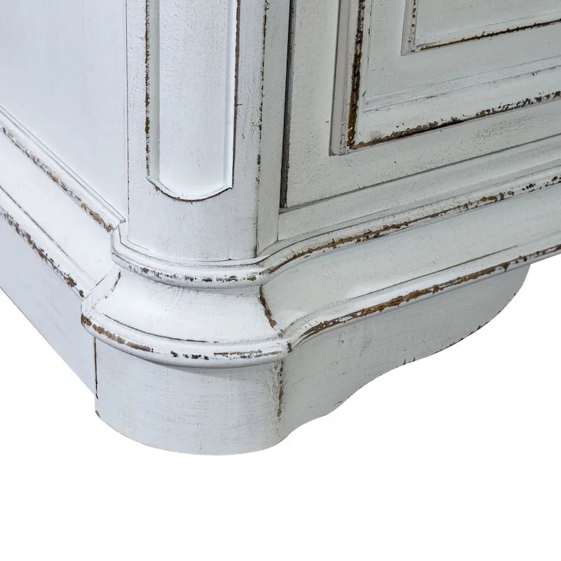 Credenza Magnolia Manor anticata bianca con finitura weathered bark