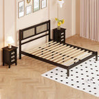 Set da camera da letto in 3 pezzi: letto a piattaforma matrimoniale in legno con testiera in rattan, 2 comodini in rattan con ripiani e 3 cassetti, nero