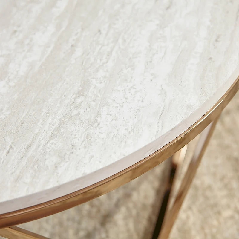 Tavolino da caffè rotondo moderno SEI Furniture Henderson con piano effetto marmo e base geometrica dorata