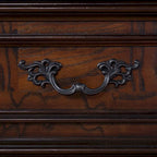 Cassettiera tradizionale in legno massello Eugene di Furniture of America con cassetto superiore foderato in feltro e cassetto foderato in cedro
