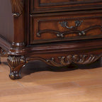 Cassettiera tradizionale in legno massello Eugene di Furniture of America con cassetto superiore foderato in feltro e cassetto foderato in cedro