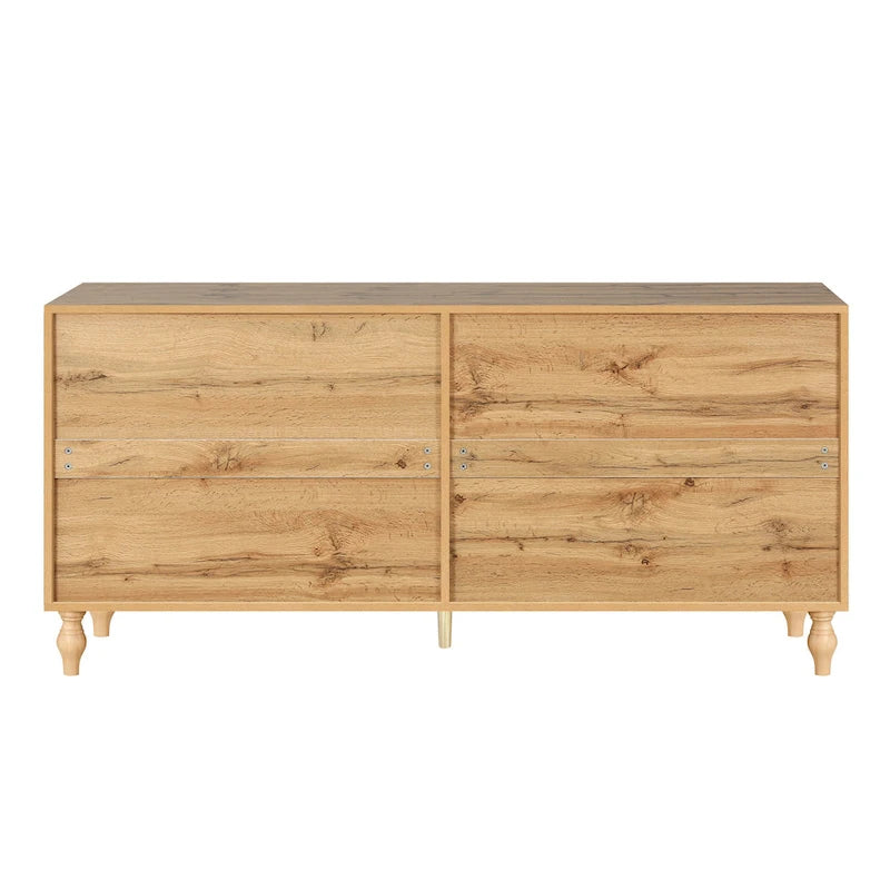 Credenza con ante intagliate a fiori e maniglie in metallo