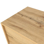 Credenza con ante intagliate a fiori e maniglie in metallo