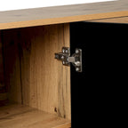 Credenza con ante intagliate a fiori e maniglie in metallo