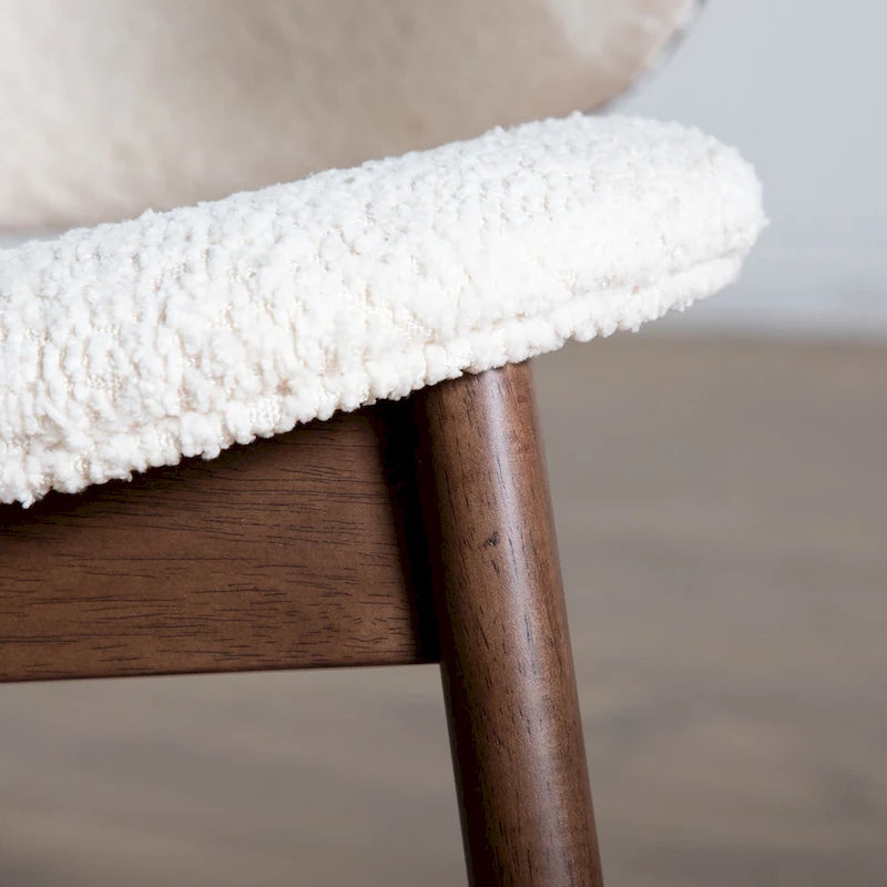 Poltrona accent Beck di Furniture of America, moderna di metà secolo, in tessuto Bouclé, con schienale ad ali e gambe in noce